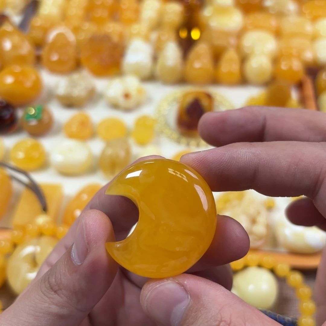 ****～蜜蜡未镶嵌裸石月亮