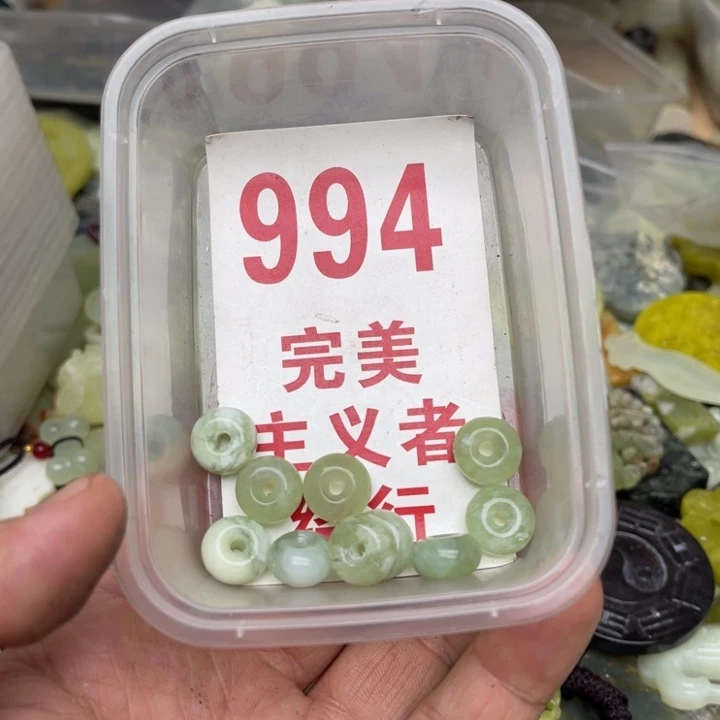 蛇纹石玉未镶嵌挂坠