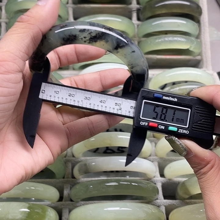 蛇纹石玉未镶嵌手镯259