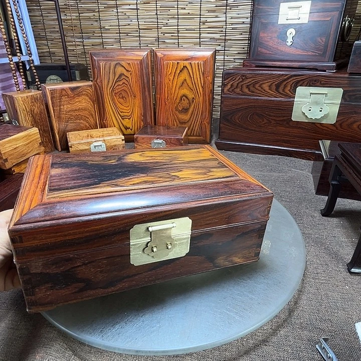 微凹黄檀（南美大红酸枝）