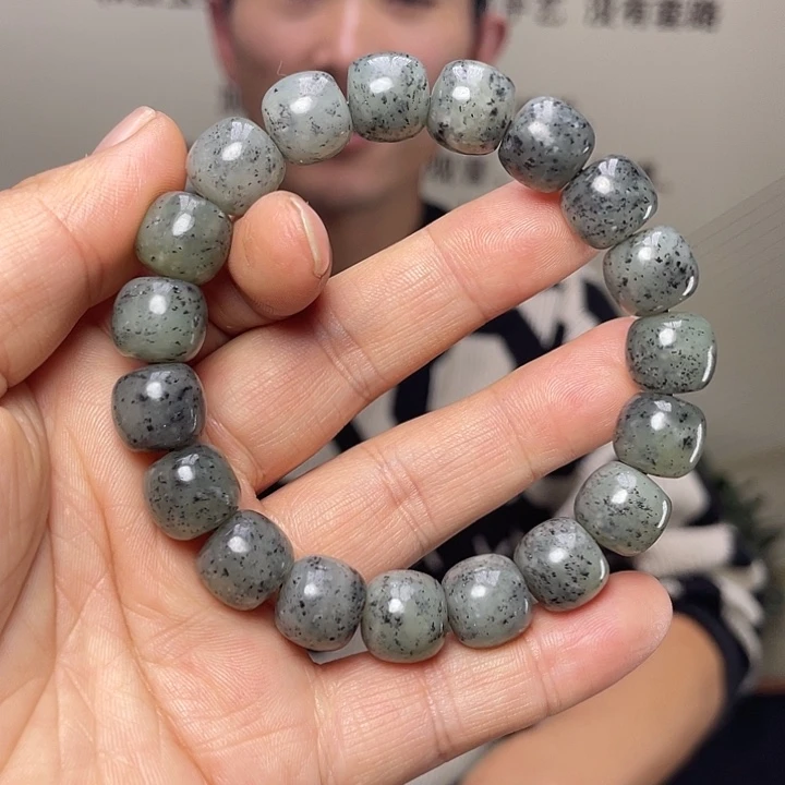 和田玉未镶嵌把件