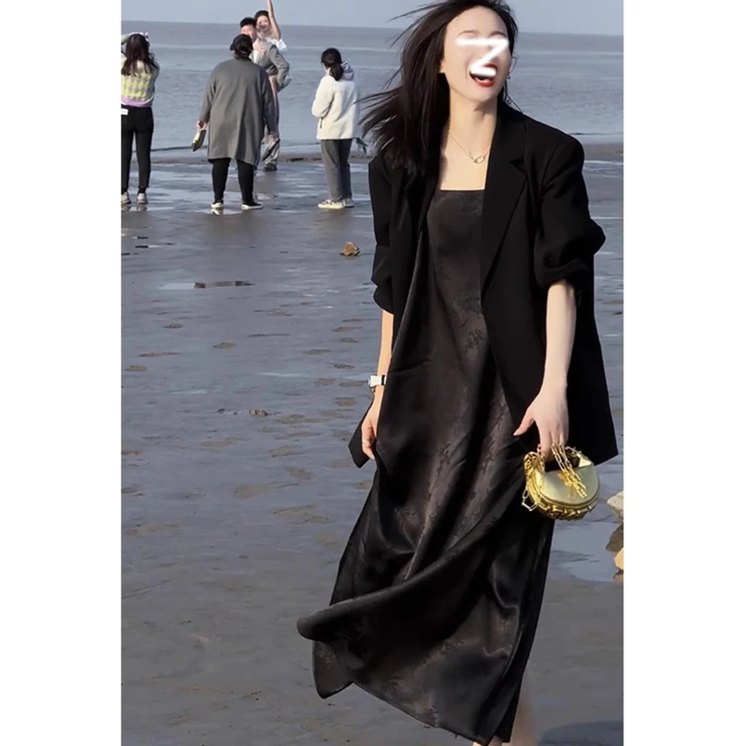 高级感黑色吊带连衣裙套装女春秋季大码胖妹妹显瘦西装长裙两件套