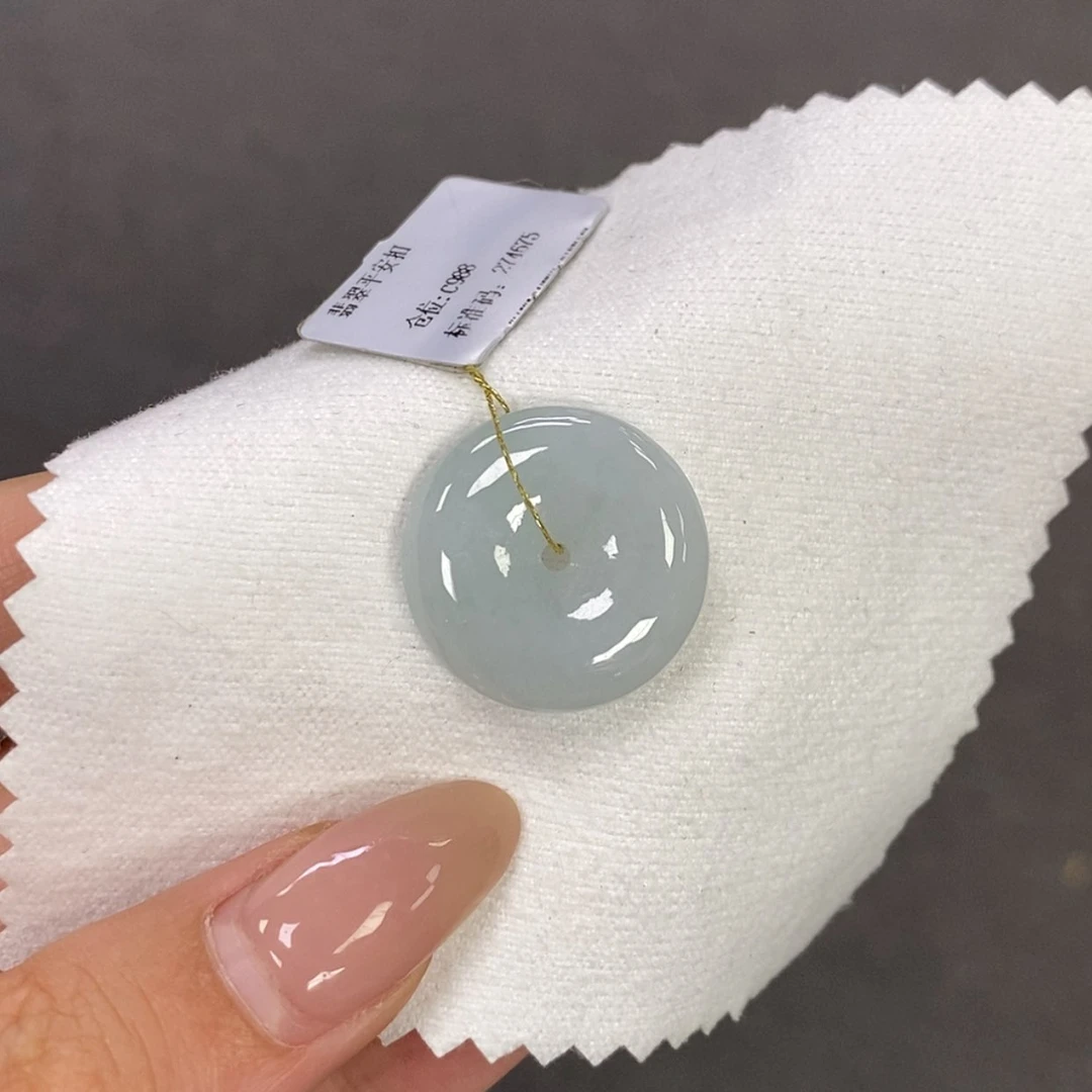 【闪购商品】翡翠未镶嵌颈饰平安扣