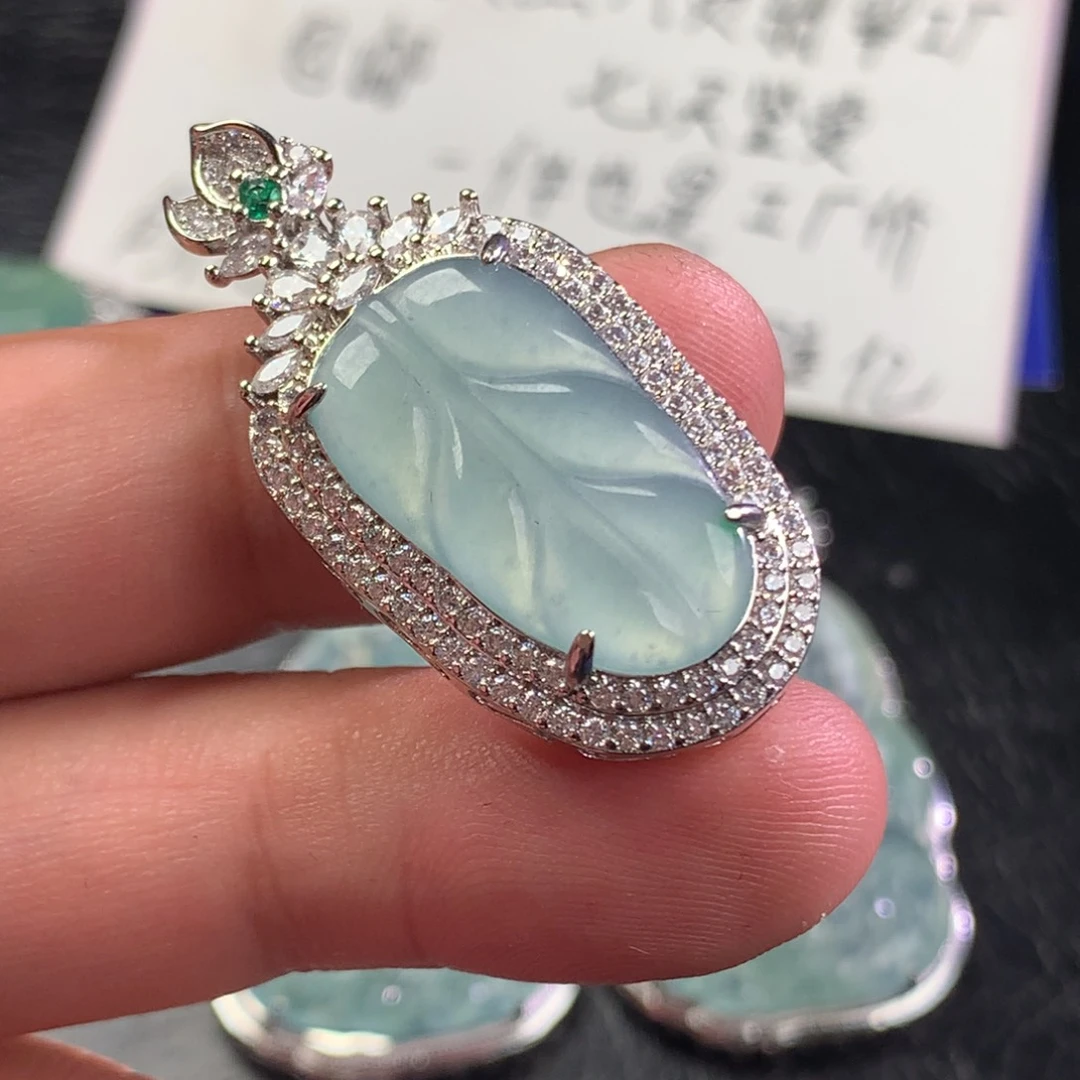 翡翠未镶嵌颈饰叶子