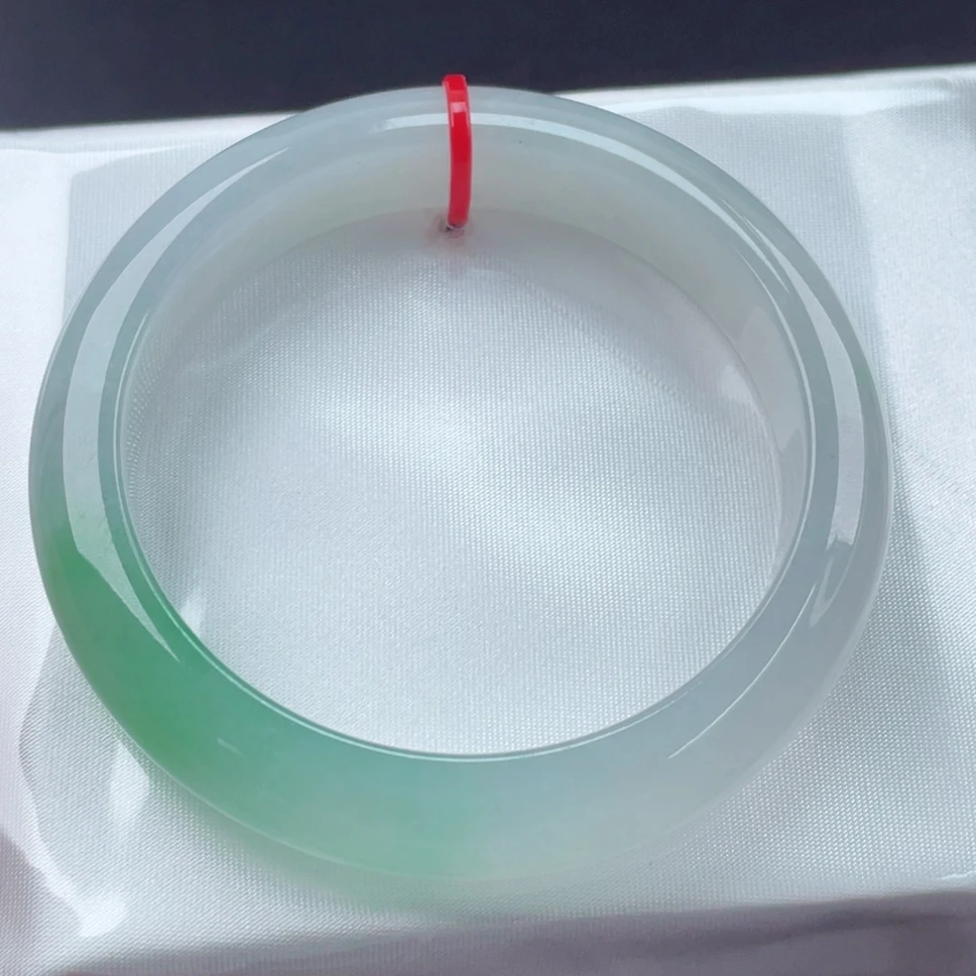 翡翠手镯未镶嵌正圈