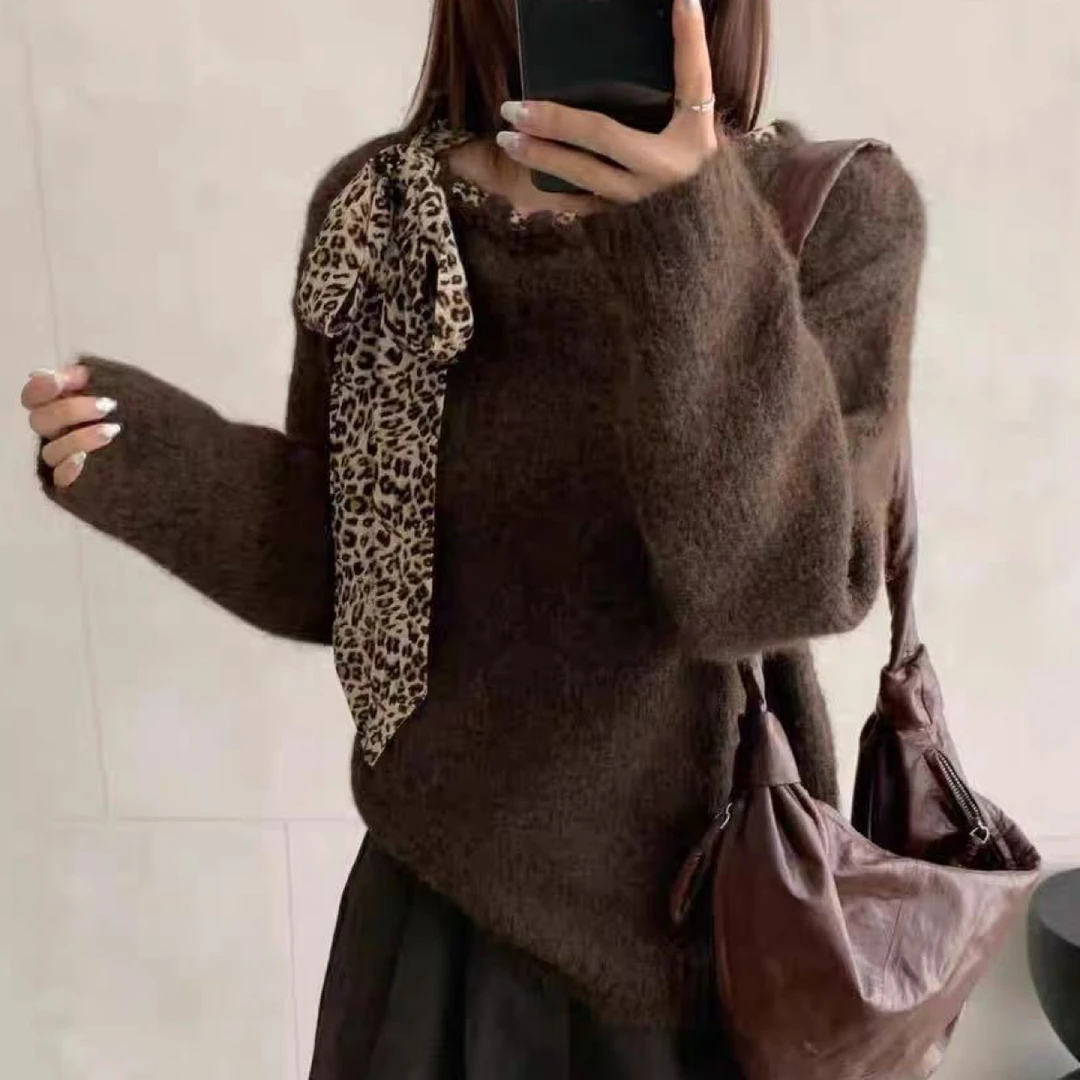 百搭复古咖色豹纹斜肩毛衣女秋冬季设计感小众露肩宽松针织衫上衣