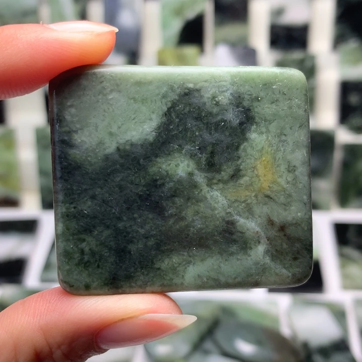 独山玉颈饰未镶嵌