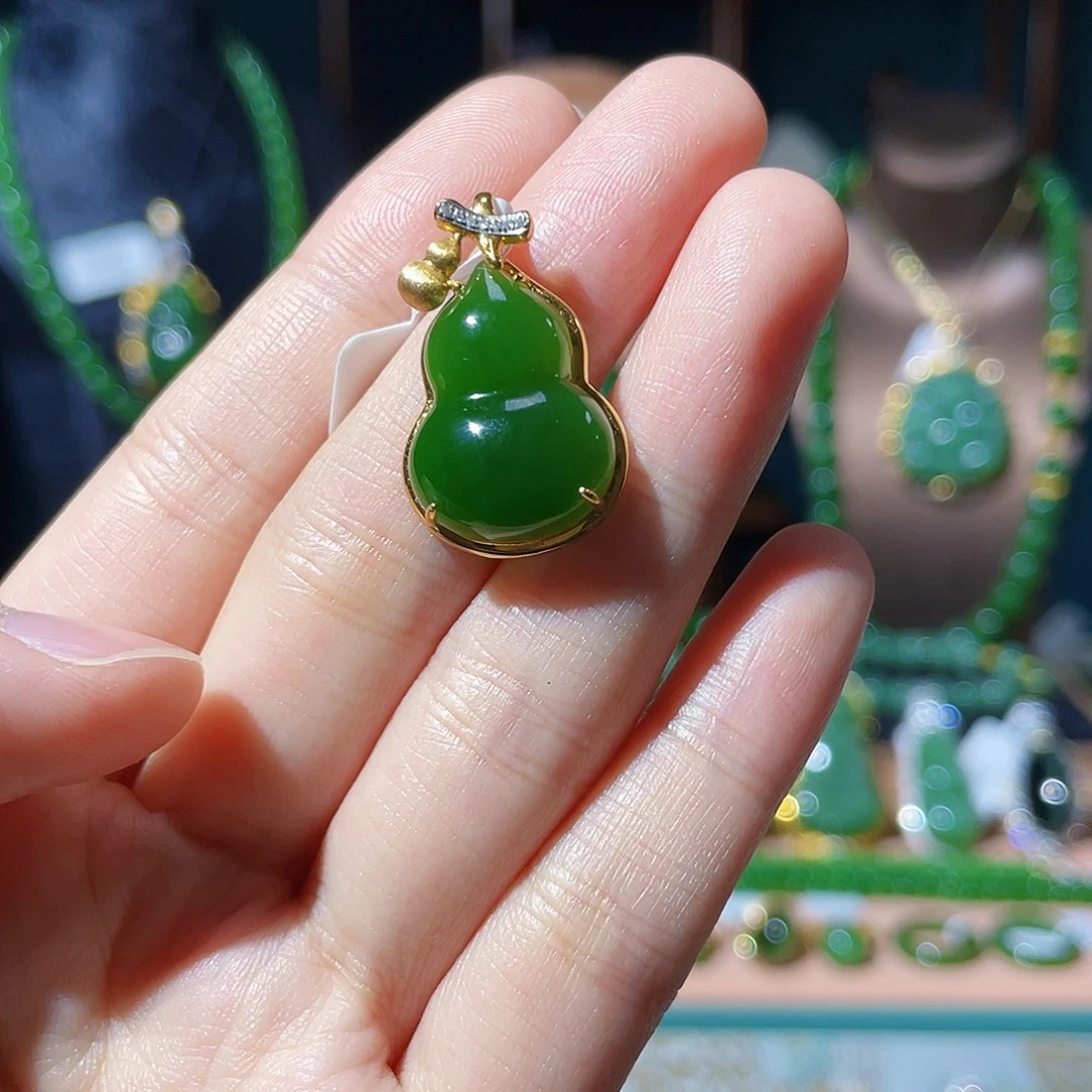 和田玉（碧玉）18K金镶嵌颈饰