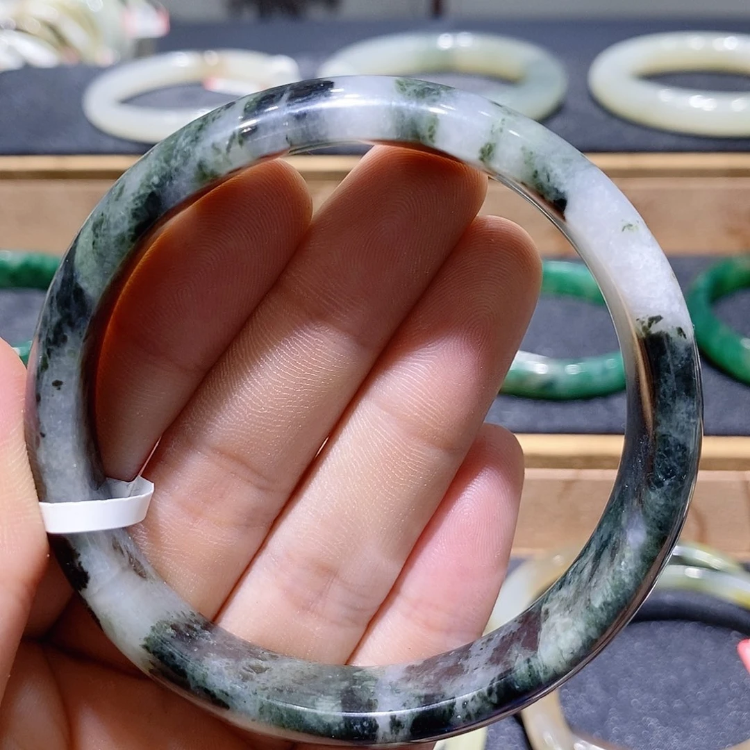 独山玉未镶嵌手镯