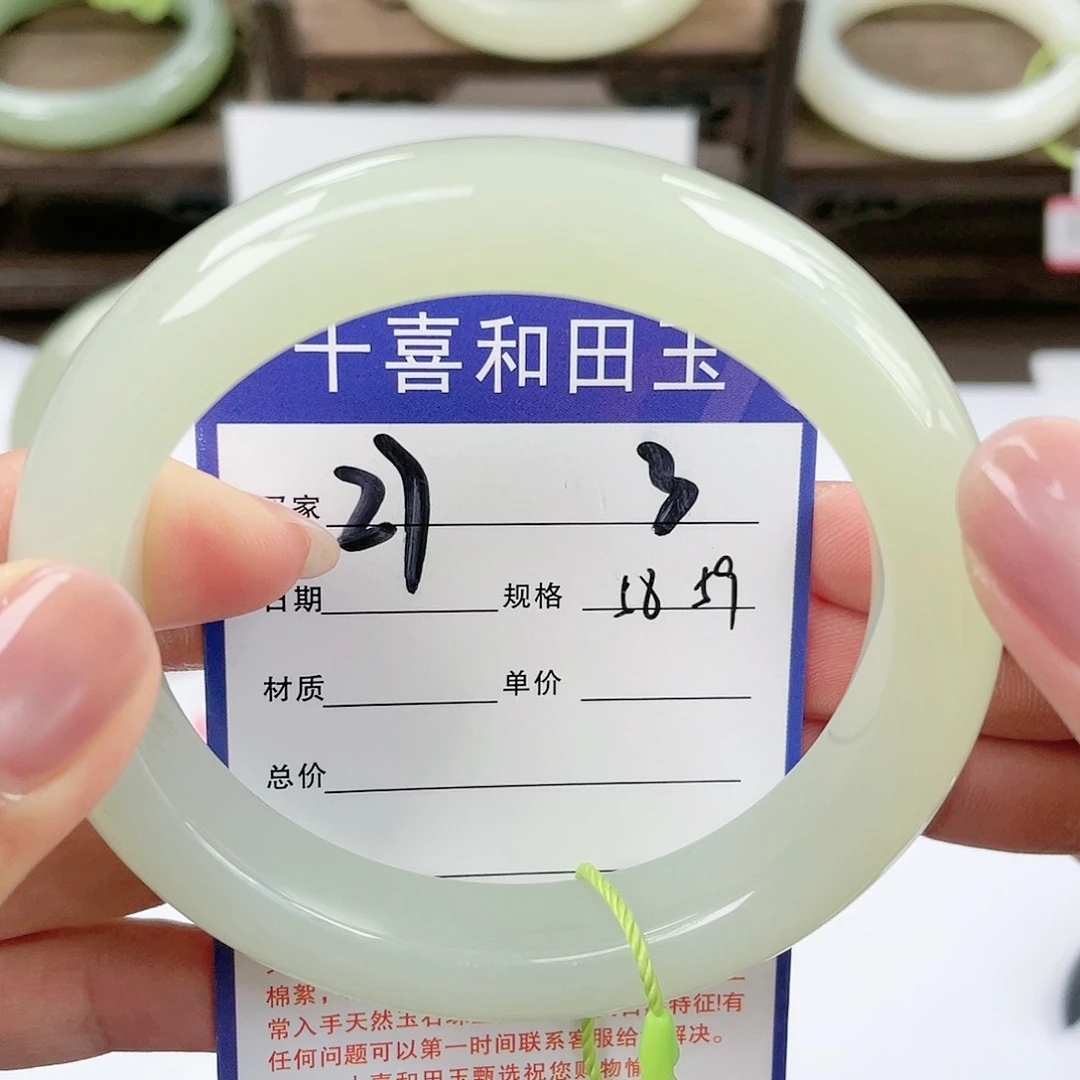 【闪购商品】未镶嵌手镯和田玉妈****姐