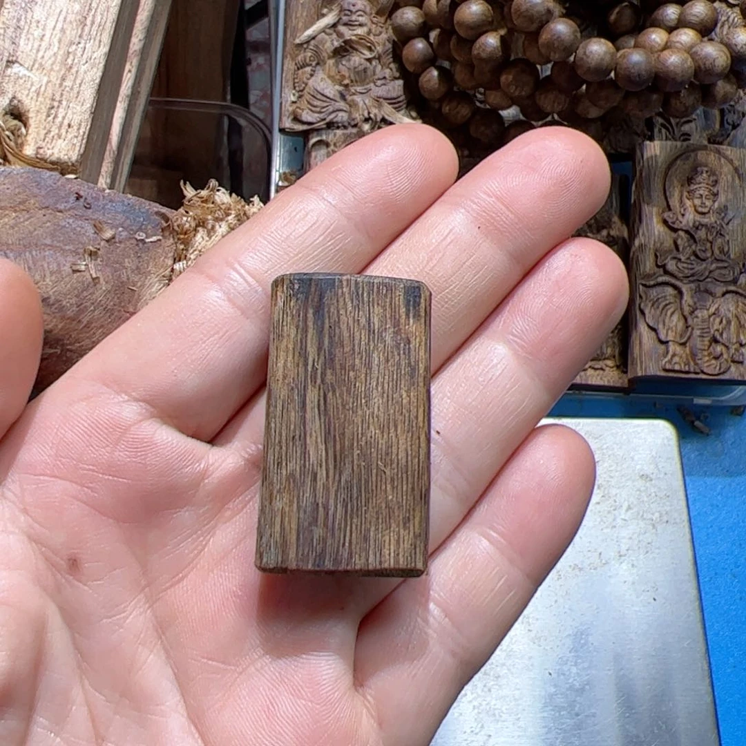 沉香吊坠白棋素牌5克