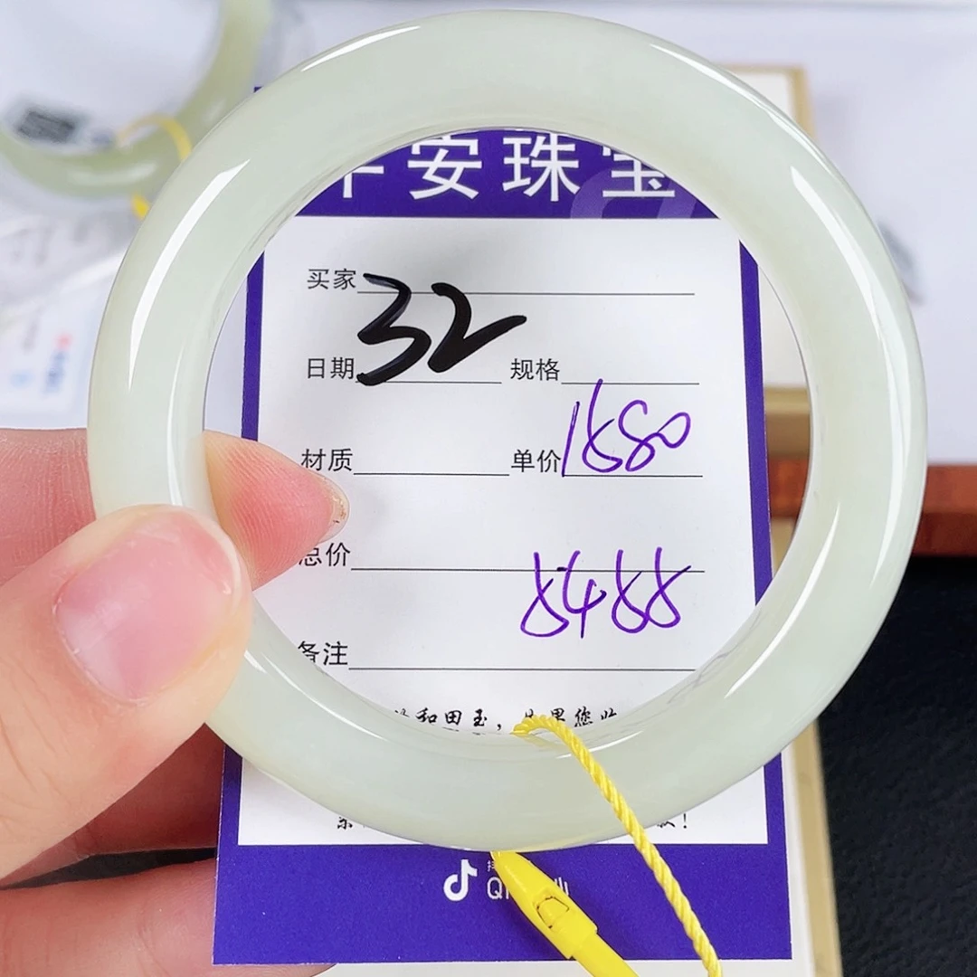 和田玉手镯未镶嵌
