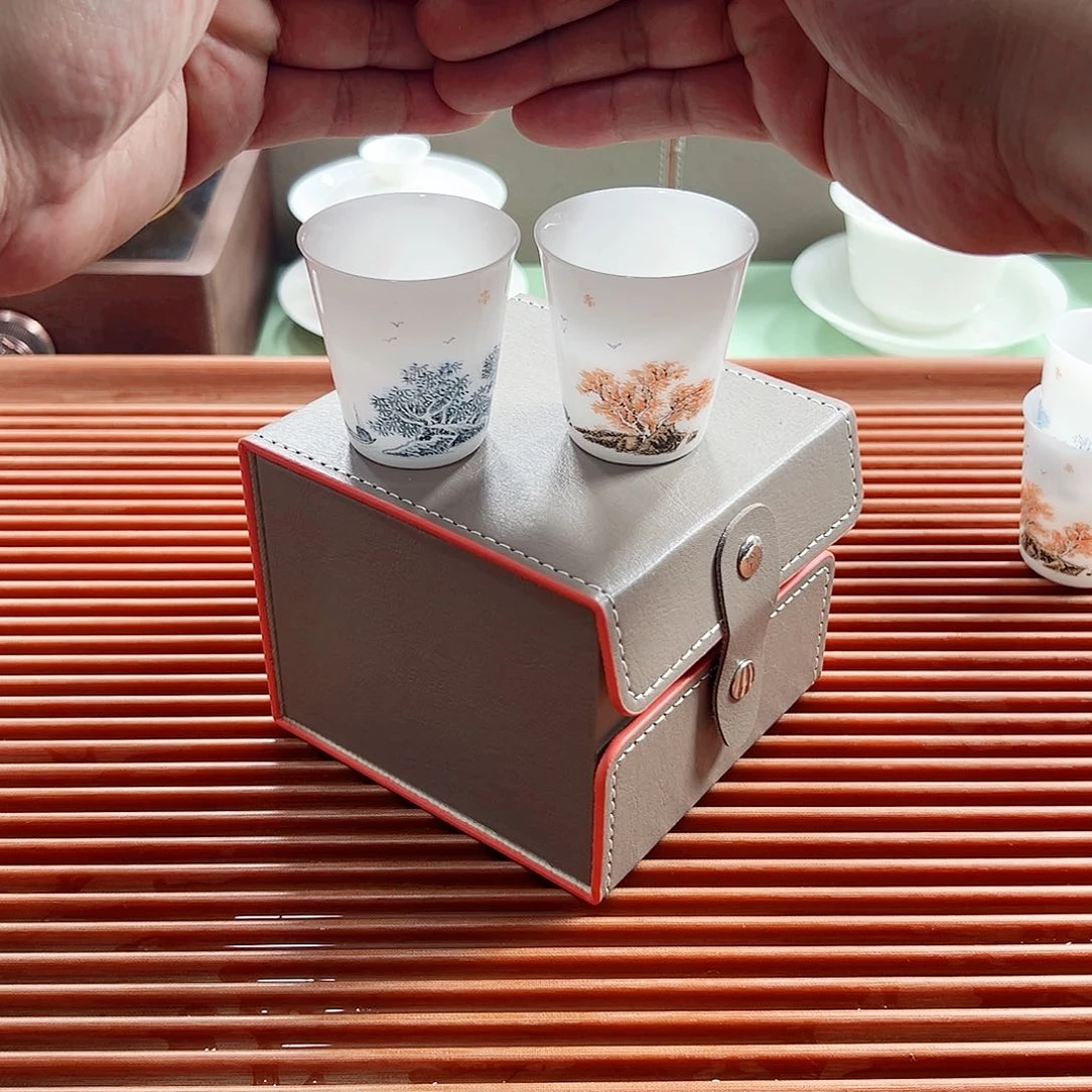 手绘鸿运当头闻香杯➕青花山水闻香杯