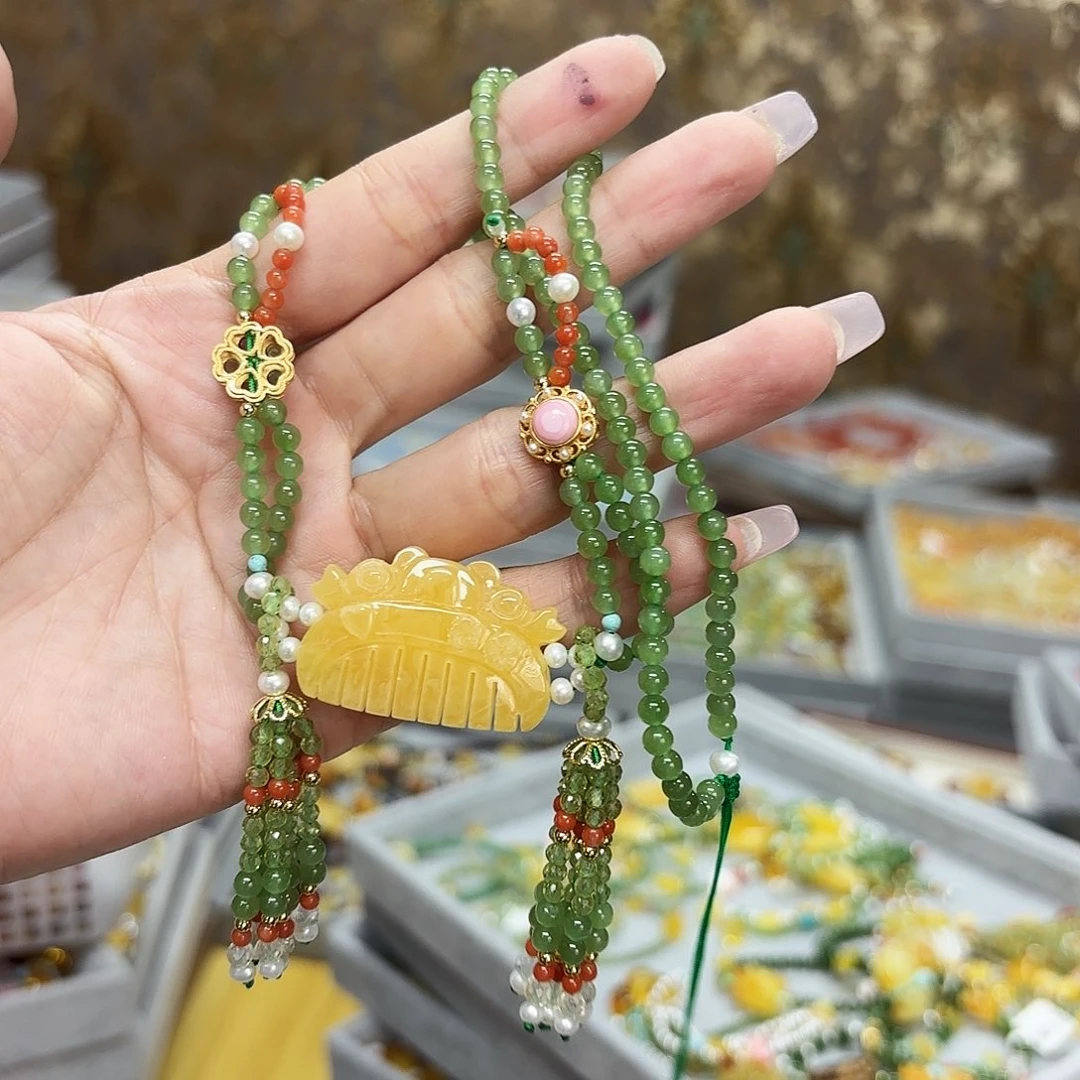 琥珀未镶嵌颈饰琥珀