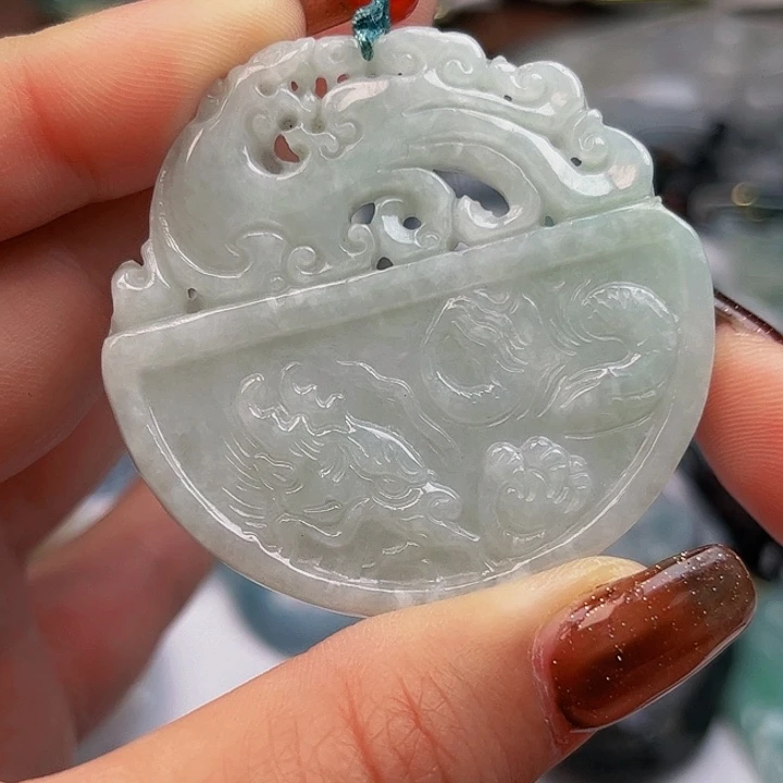 翡翠未镶嵌颈饰挂件