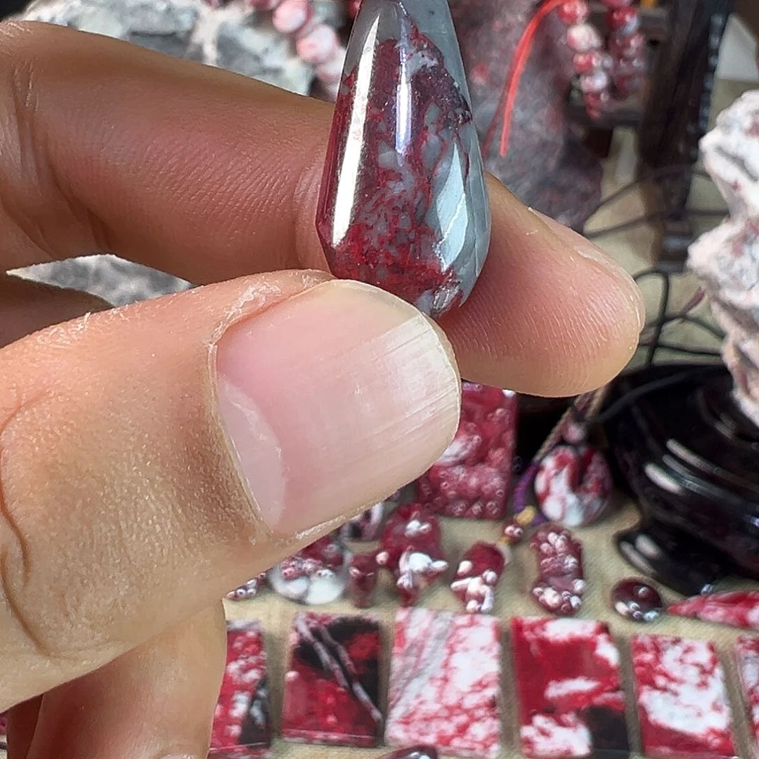 天然辰砂?朱砂原石吊坠