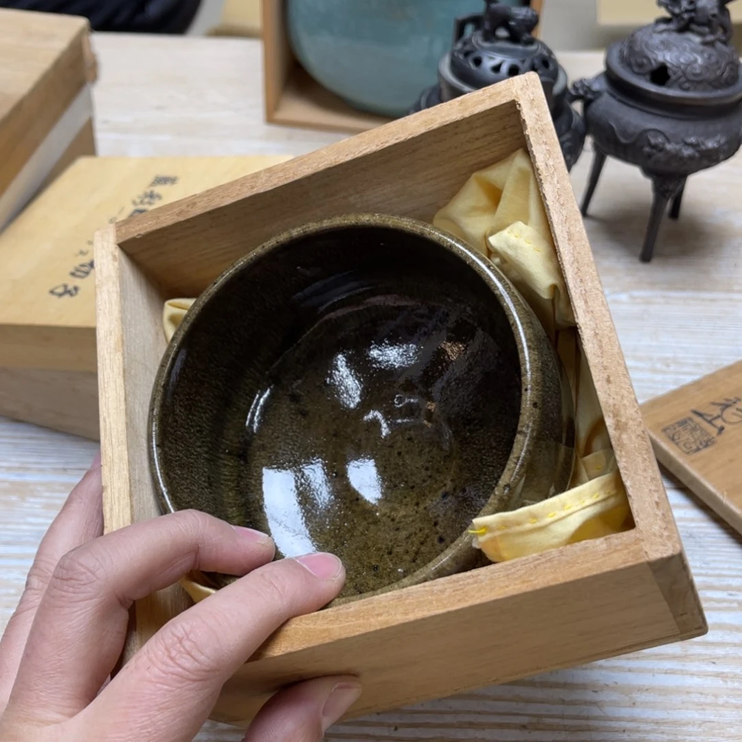 瓷片p****o密密麻麻地排列着一个