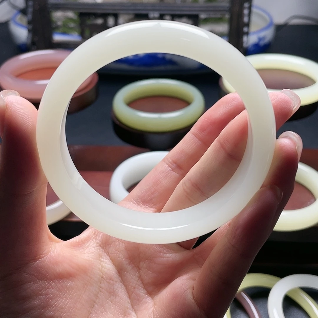 快***妈59+暖白色正圈手镯