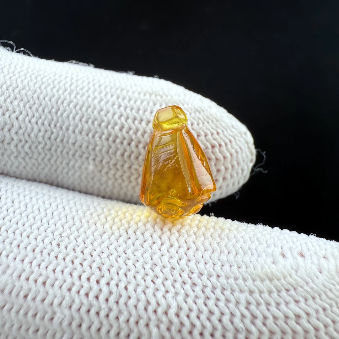 J3579 天然矿源蜜蜡 莲蓬微瑕特价 8*12.3mm 支持复检假一罚十