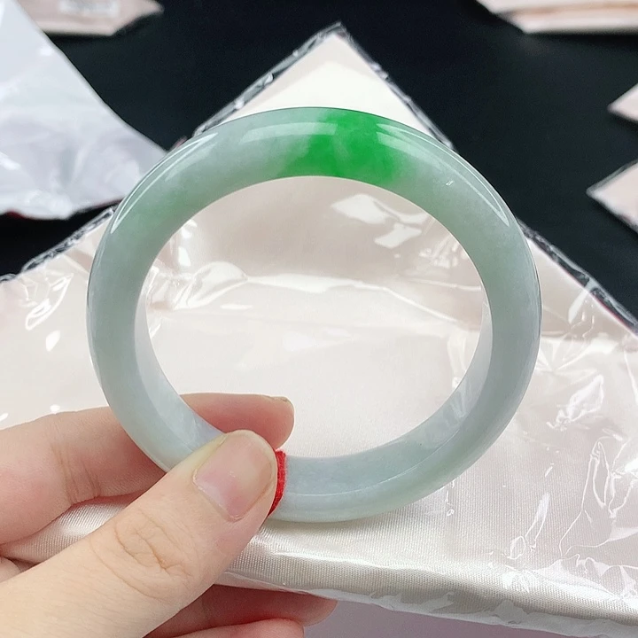 翡翠手镯未镶嵌同**友翡翠764