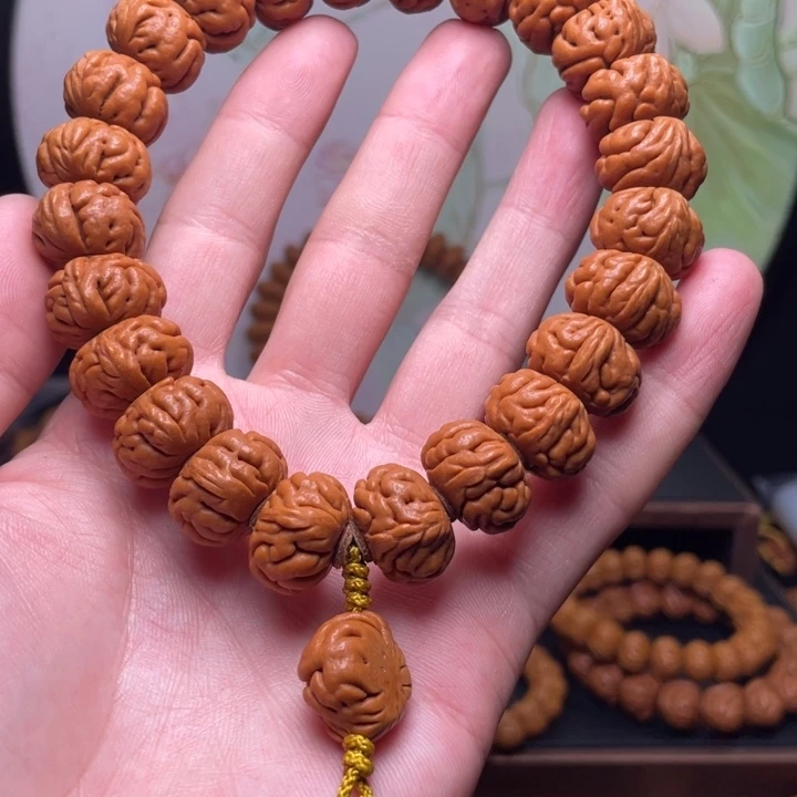 桃核手串18白玉龙手持
