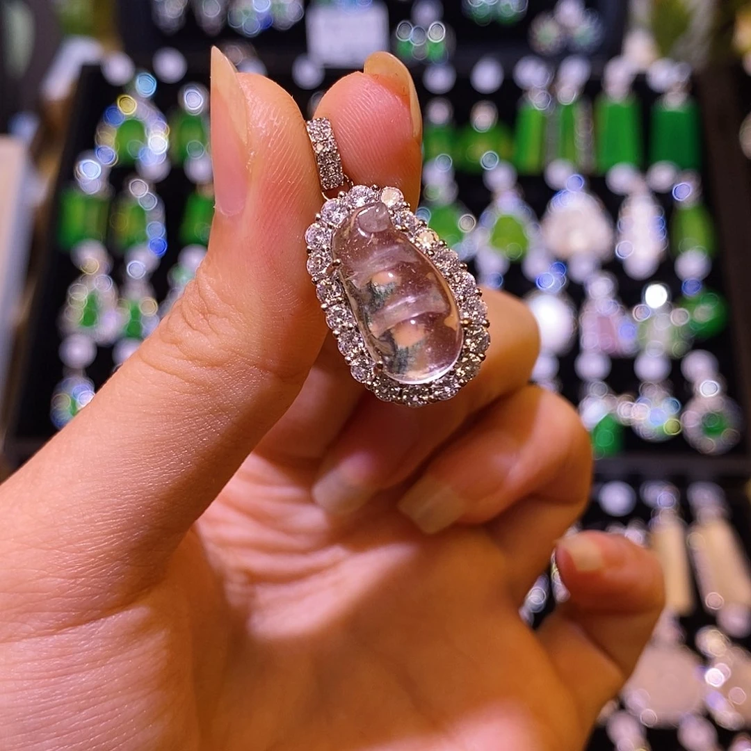 石英质玉合金颈饰