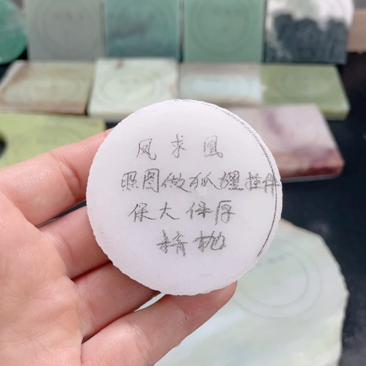 凤****和田玉未镶嵌颈饰定制