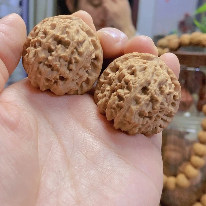 【闪购商品】文玩核桃手串37白狮子