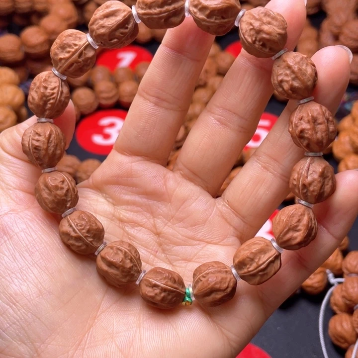 文玩核桃吊坠小赤龙