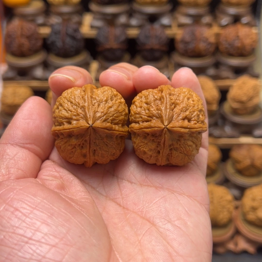 把件文玩核桃38mm磐石四棱。开播福利。