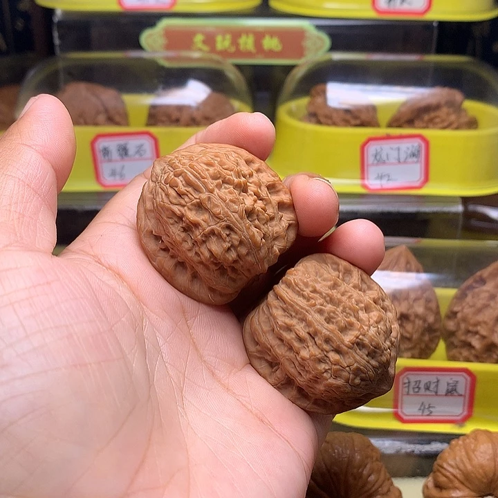 把件文玩核桃绣球