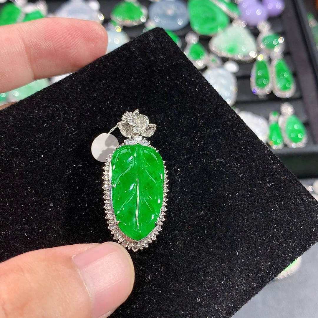 翡翠18K金镶嵌颈饰