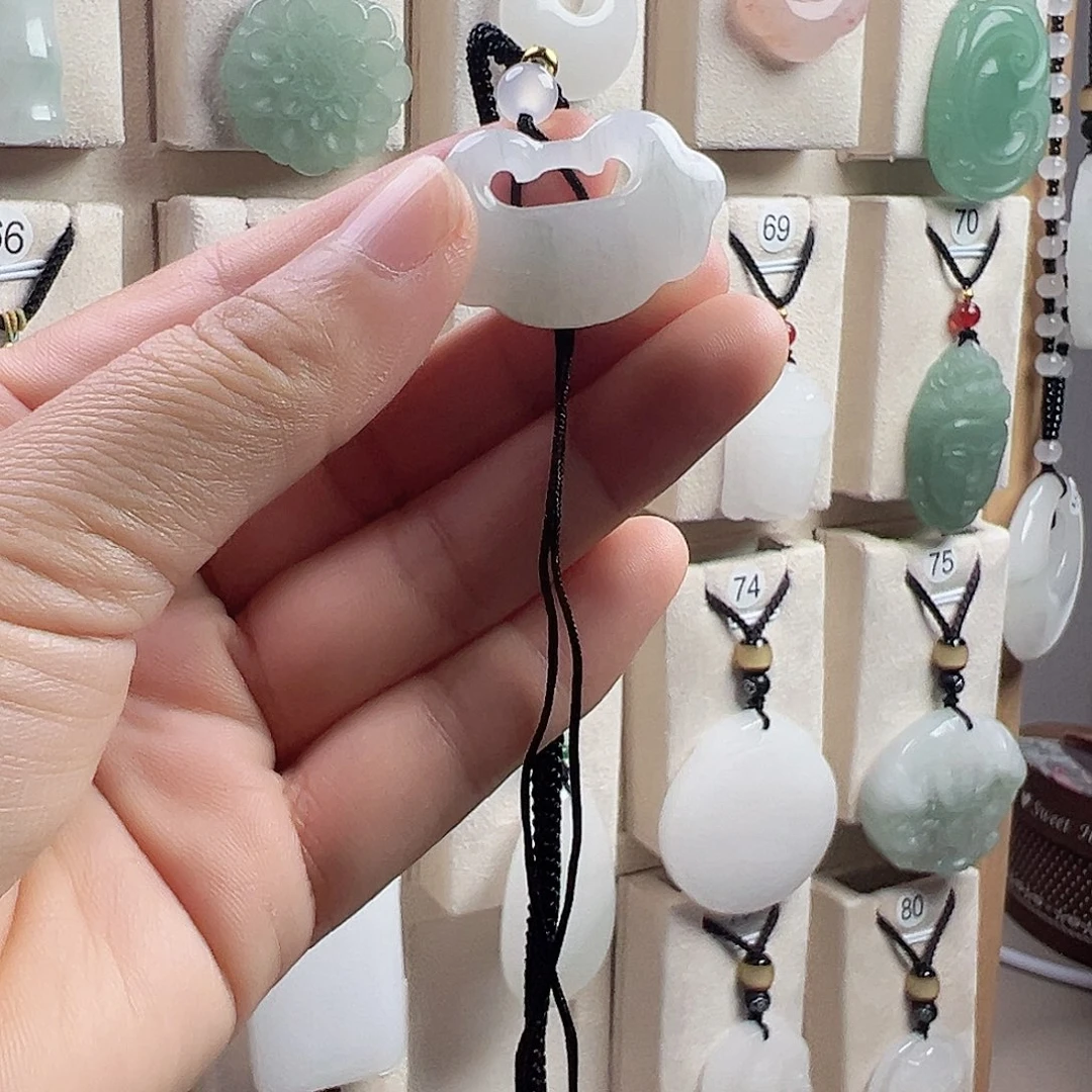 石英质玉未镶嵌颈饰