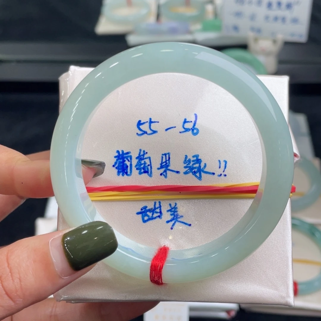翡翠手镯未镶嵌翡翠手镯