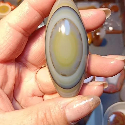 玛瑙/玉髓未镶嵌缠丝玛瑙大眼睛