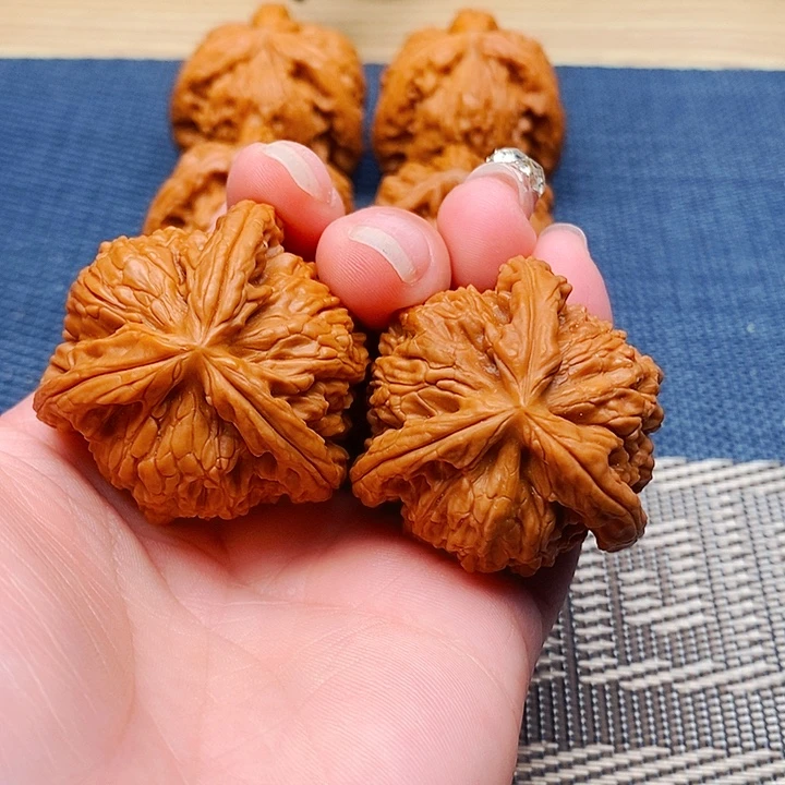 .***.文玩核桃吊坠三棱