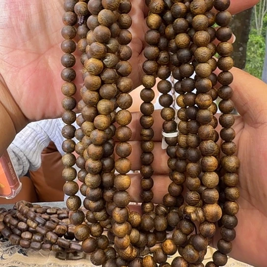 李***伍沉香手串千里香0.9-31多样性发货1条