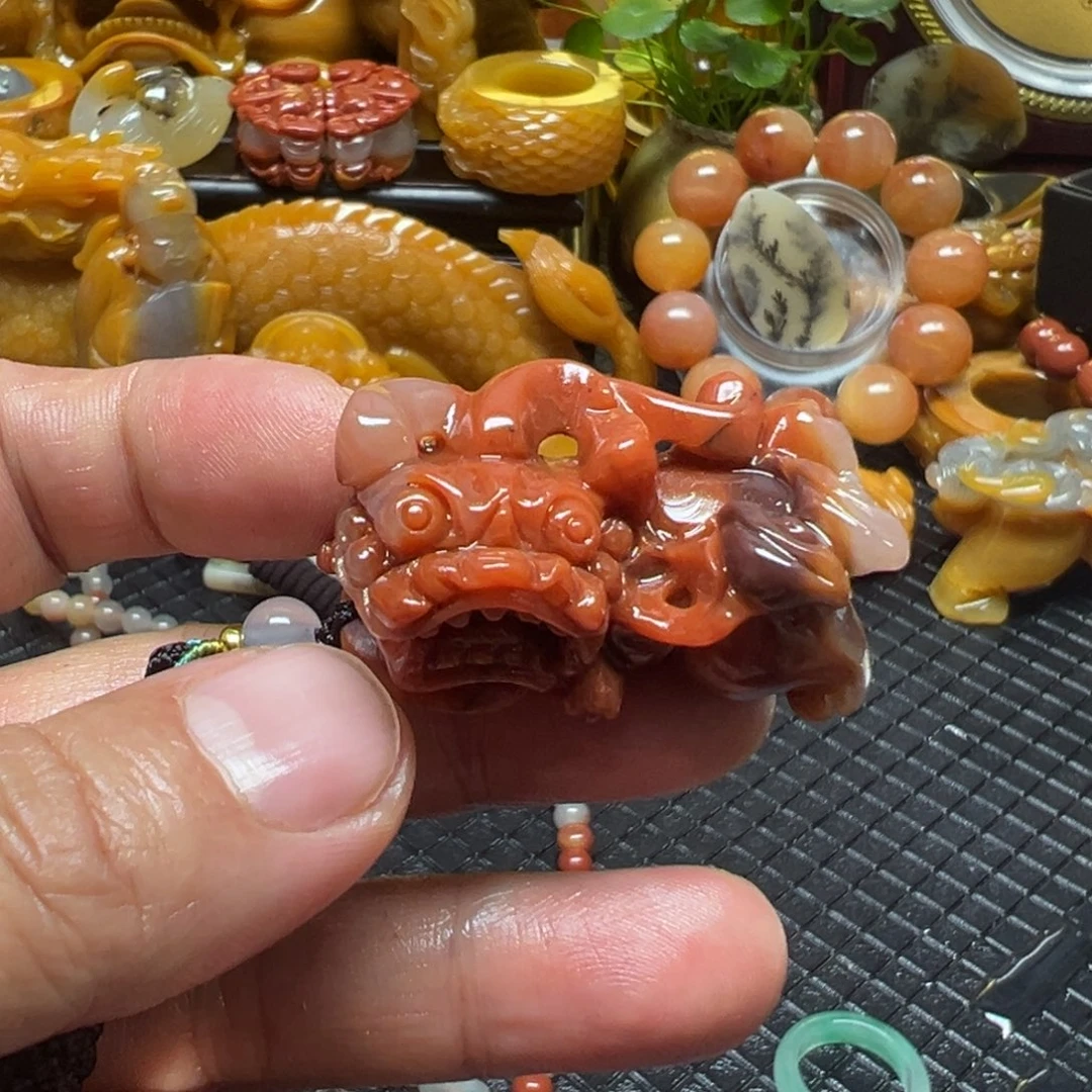 石英质玉未镶嵌颈饰