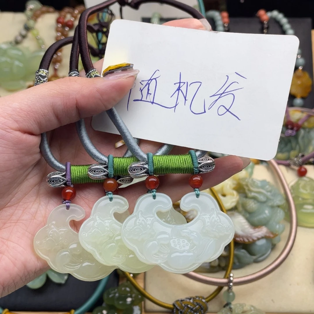 蛇纹石玉颈饰未镶嵌