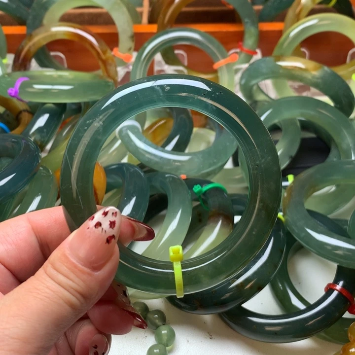 如***忘岫玉未镶嵌手镯有线