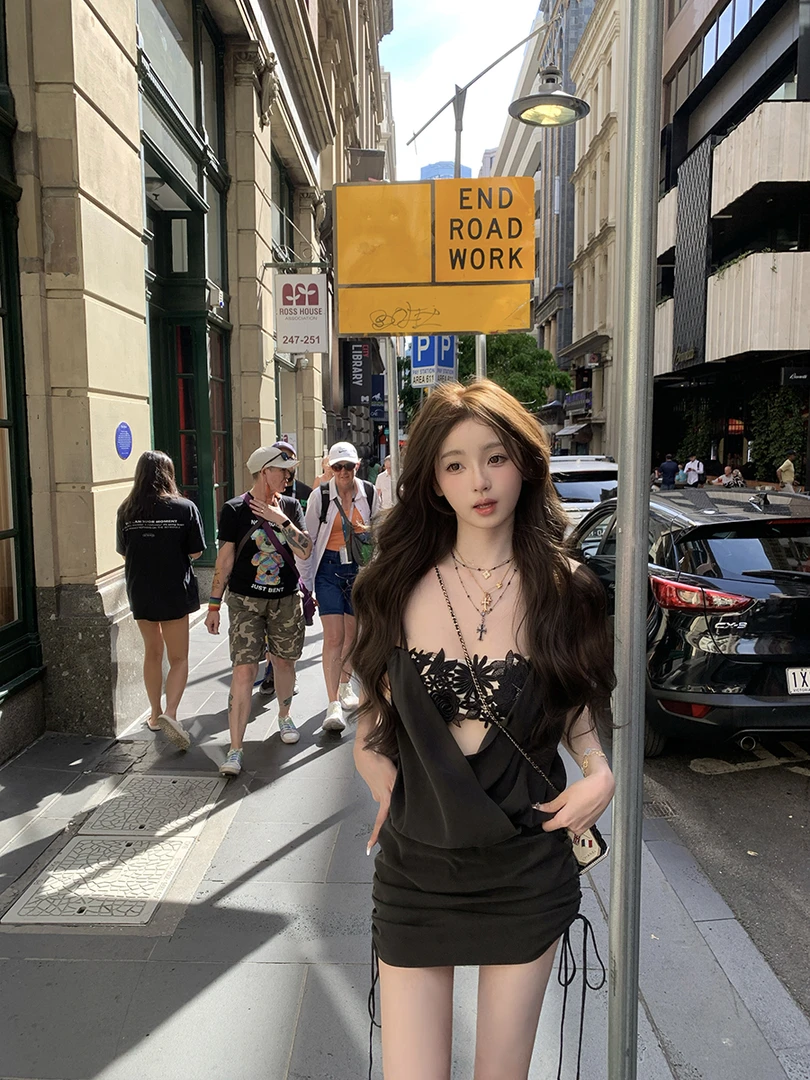 双色绣花吊带连衣裙女春秋小个子收腰显瘦纯欲性感辣妹抽绳包臀裙