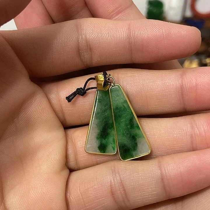 翡翠未镶嵌挂件青花笔锋浓转淡出了一个