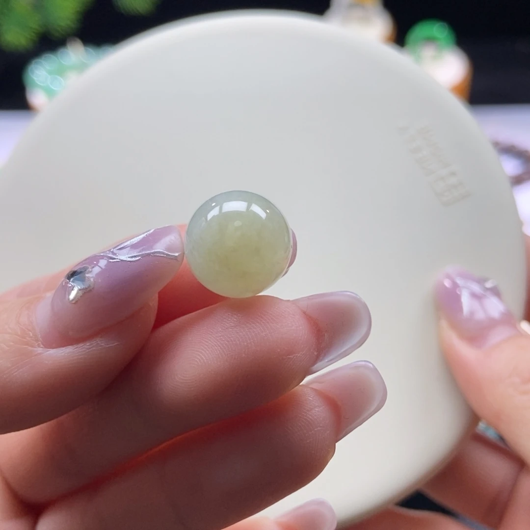 翡翠颈饰未镶嵌翡翠冰黄珠