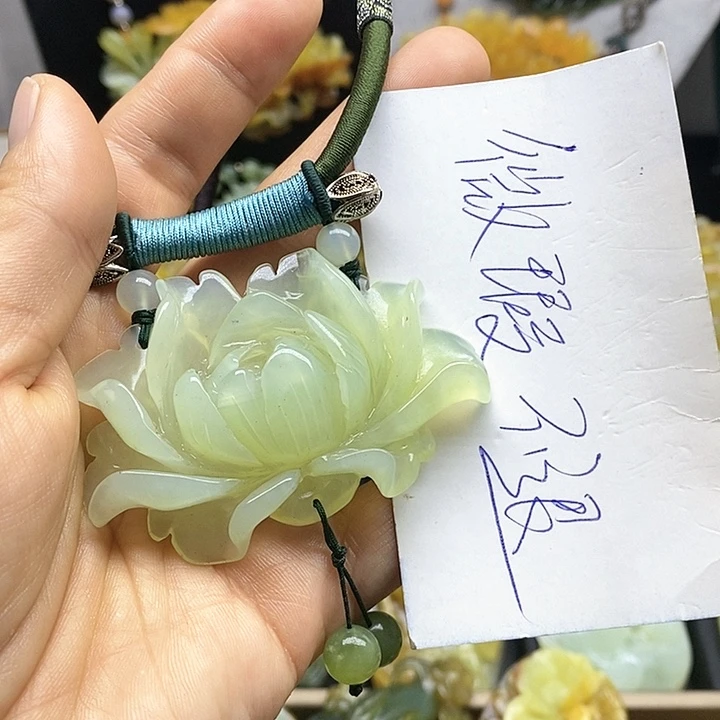 蛇纹石玉挂件未镶嵌