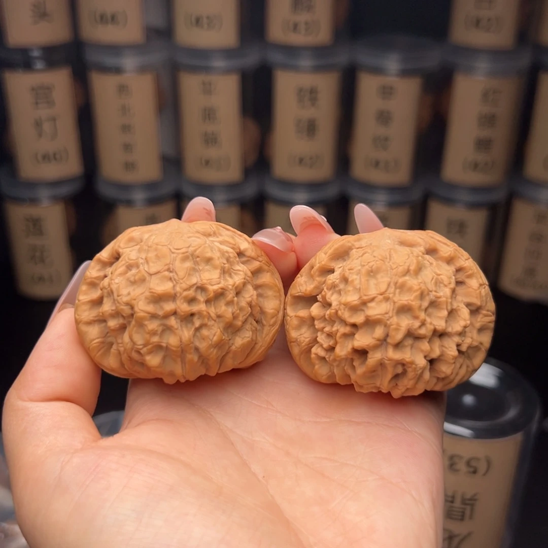赢****文玩核桃吊坠龙鼎