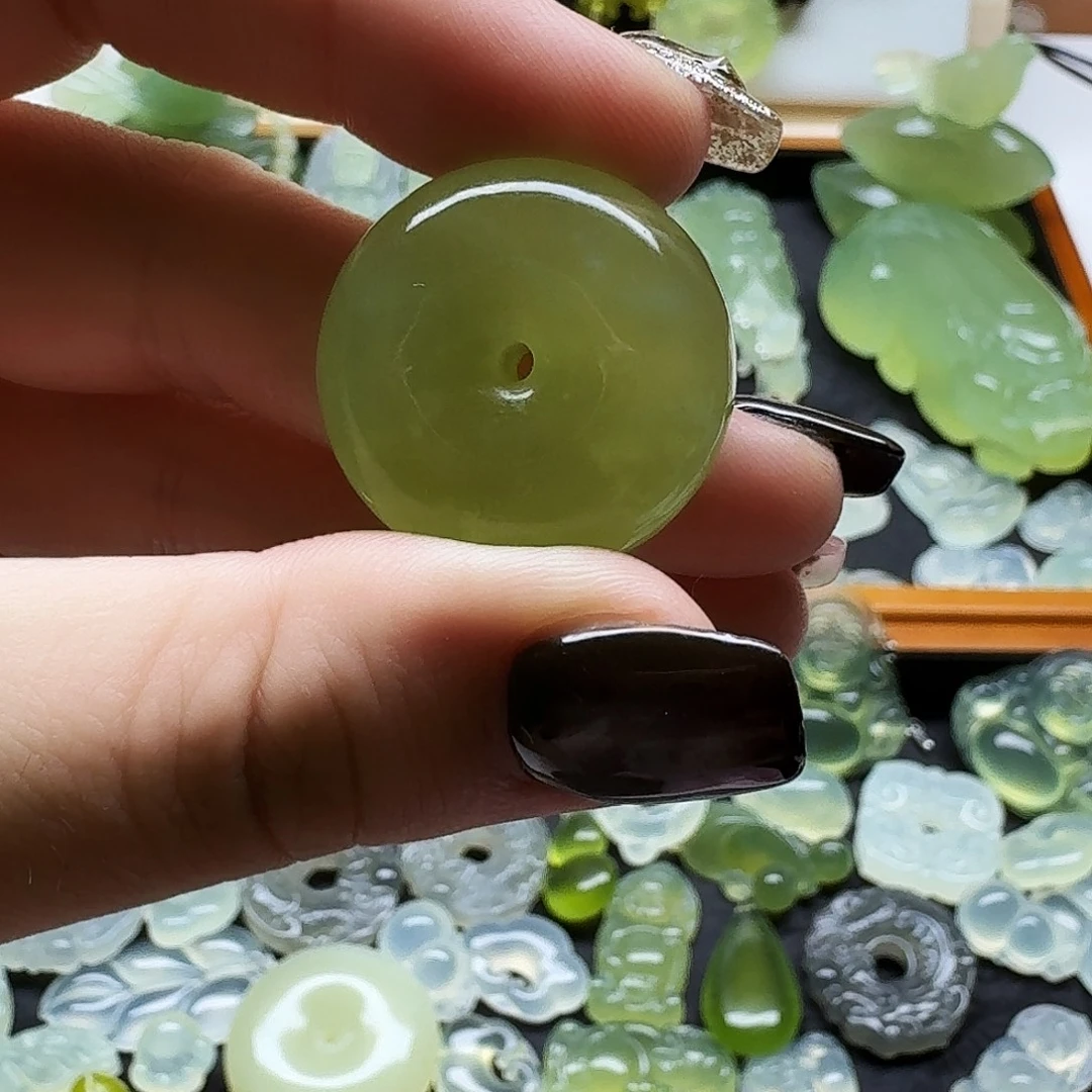 成***岸蛇纹石玉合金颈饰