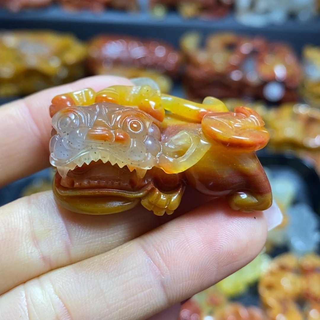 石英质玉（黄龙玉）未镶嵌颈饰