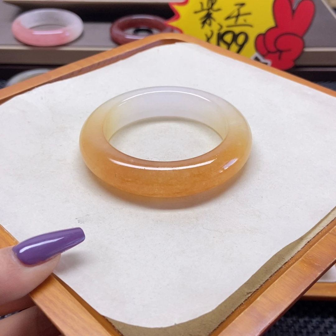 未镶嵌手镯石英岩玉