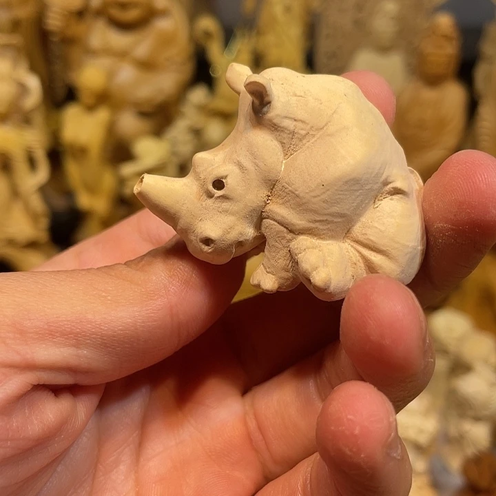 黄杨木小瑕疵犀牛