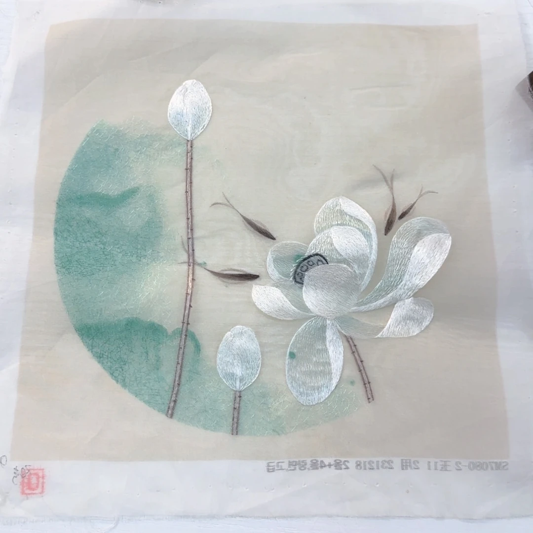 刺绣荷花摆台成品
